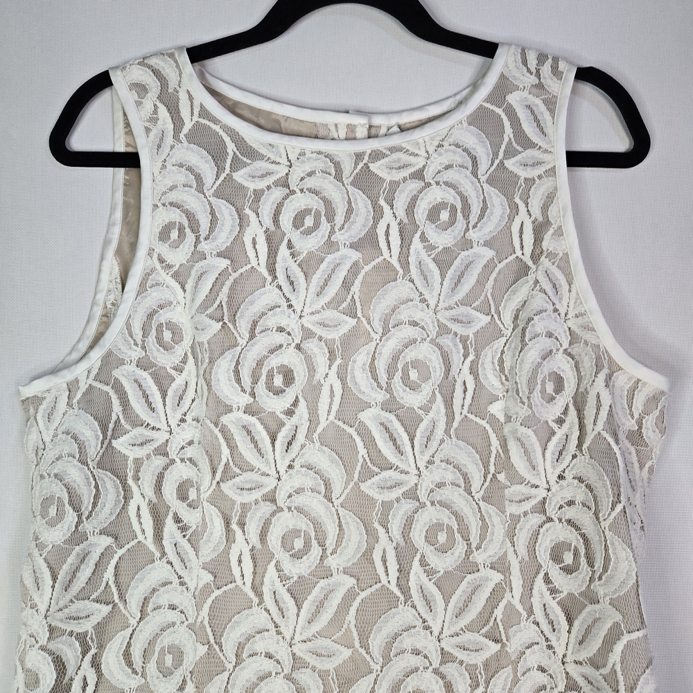 Banana Republic Size 12P Lace Overlay Sleeveless Top, Back Covered  Buttons - Picture 2 of 8